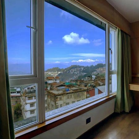 Summit Montana Suites & Spa At Mall Darjeeling  Buitenkant foto