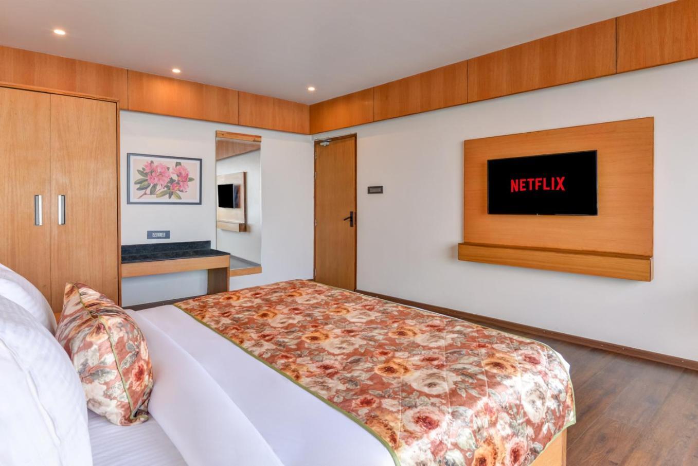 Summit Montana Suites & Spa At Mall Darjeeling  Buitenkant foto