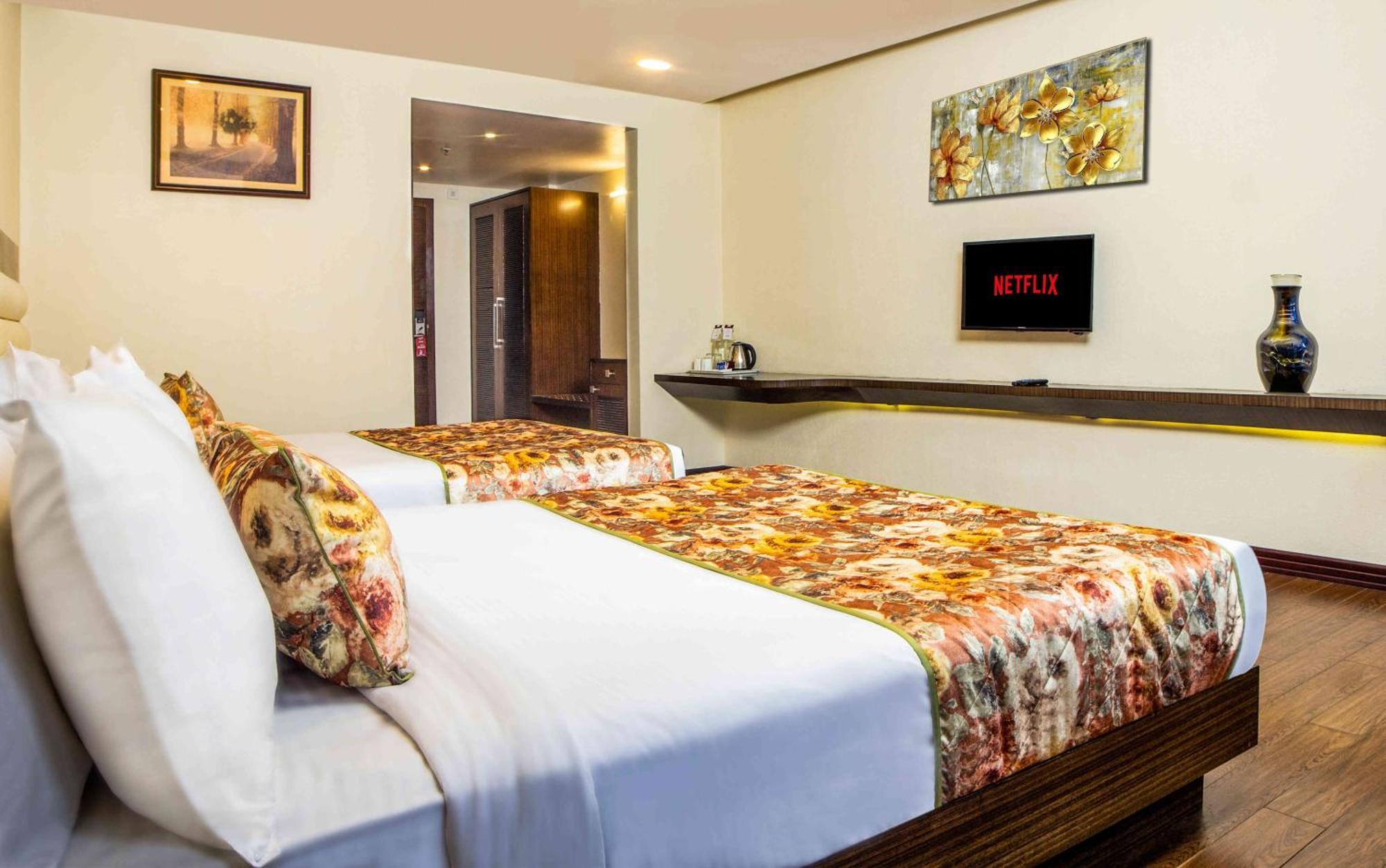 Summit Montana Suites & Spa At Mall Darjeeling  Buitenkant foto