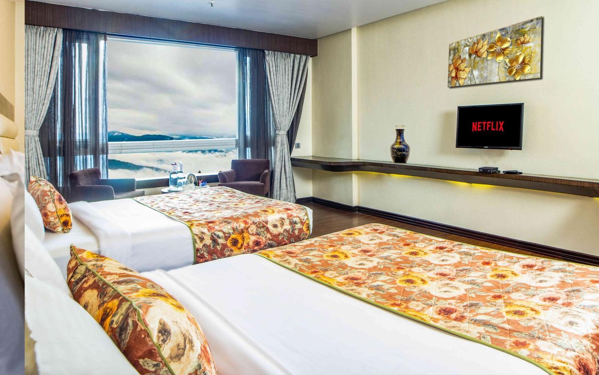Summit Montana Suites & Spa At Mall Darjeeling  Buitenkant foto